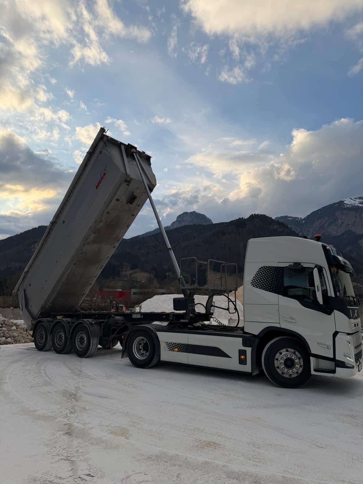 WhatsApp Image at ()